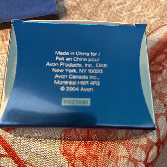 Avon 2004 birthstone rose pin July/ruby new in box - Picture 3 of 3